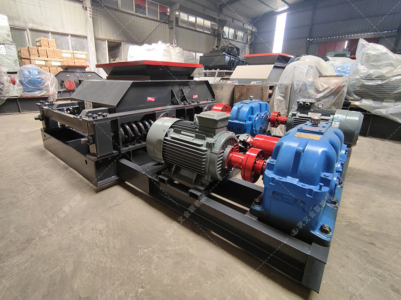 2PGC600X900雙齒輥破碎機(jī)發(fā)往青海破鎳礦