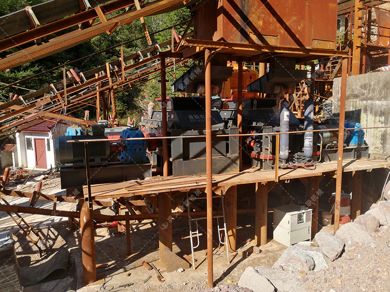 2025 年制砂設(shè)備新趨勢(shì)：全自動(dòng)液壓對(duì)輥制砂機(jī)為何成行業(yè)優(yōu)選？